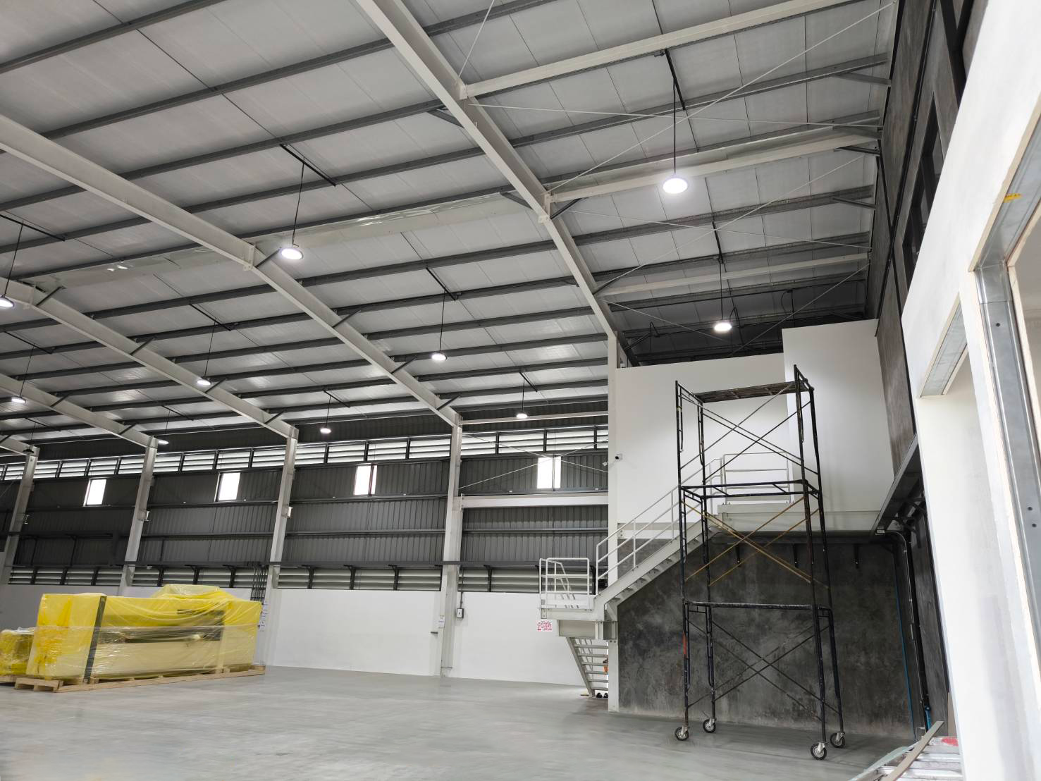 มุมมองด้านหน้าอาคาร PEB