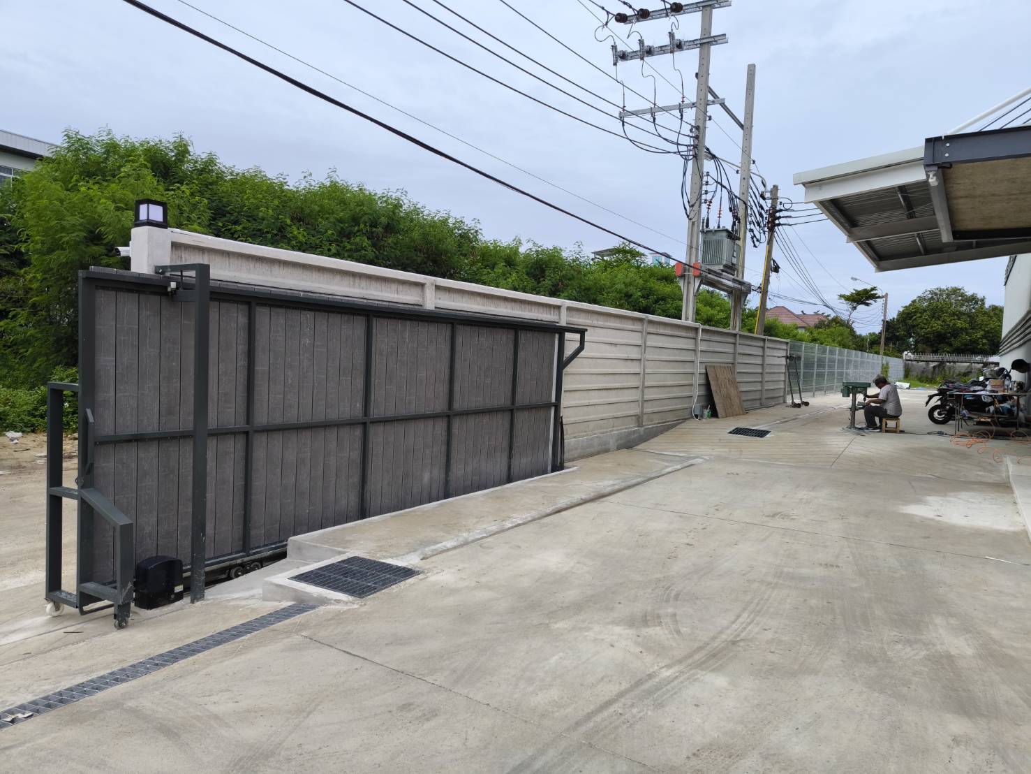 มุมมองด้านข้างอาคาร PEB