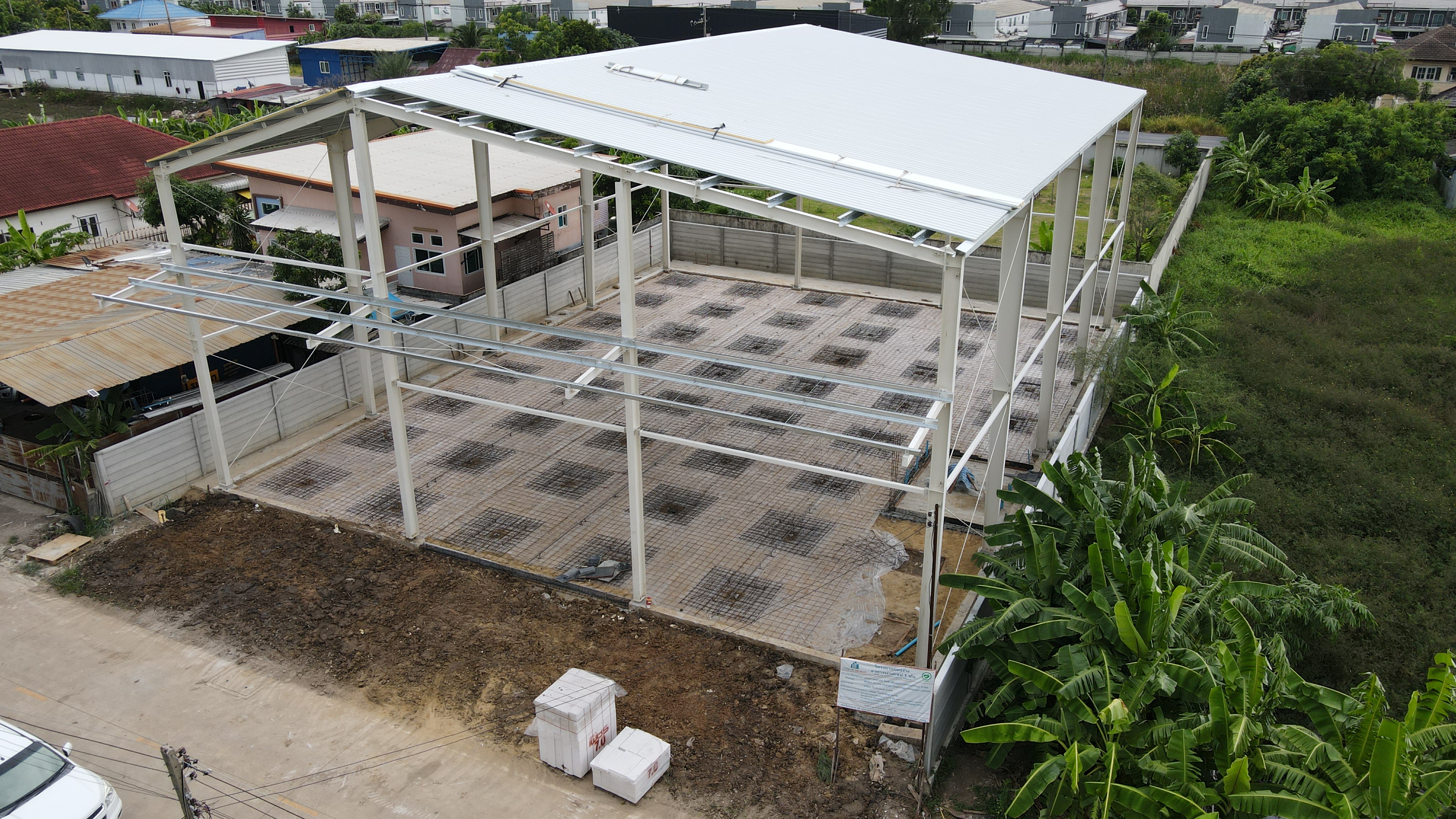 ภาพใกล้ชิดผนังและช่องแสงที่เน้นความสว่าง