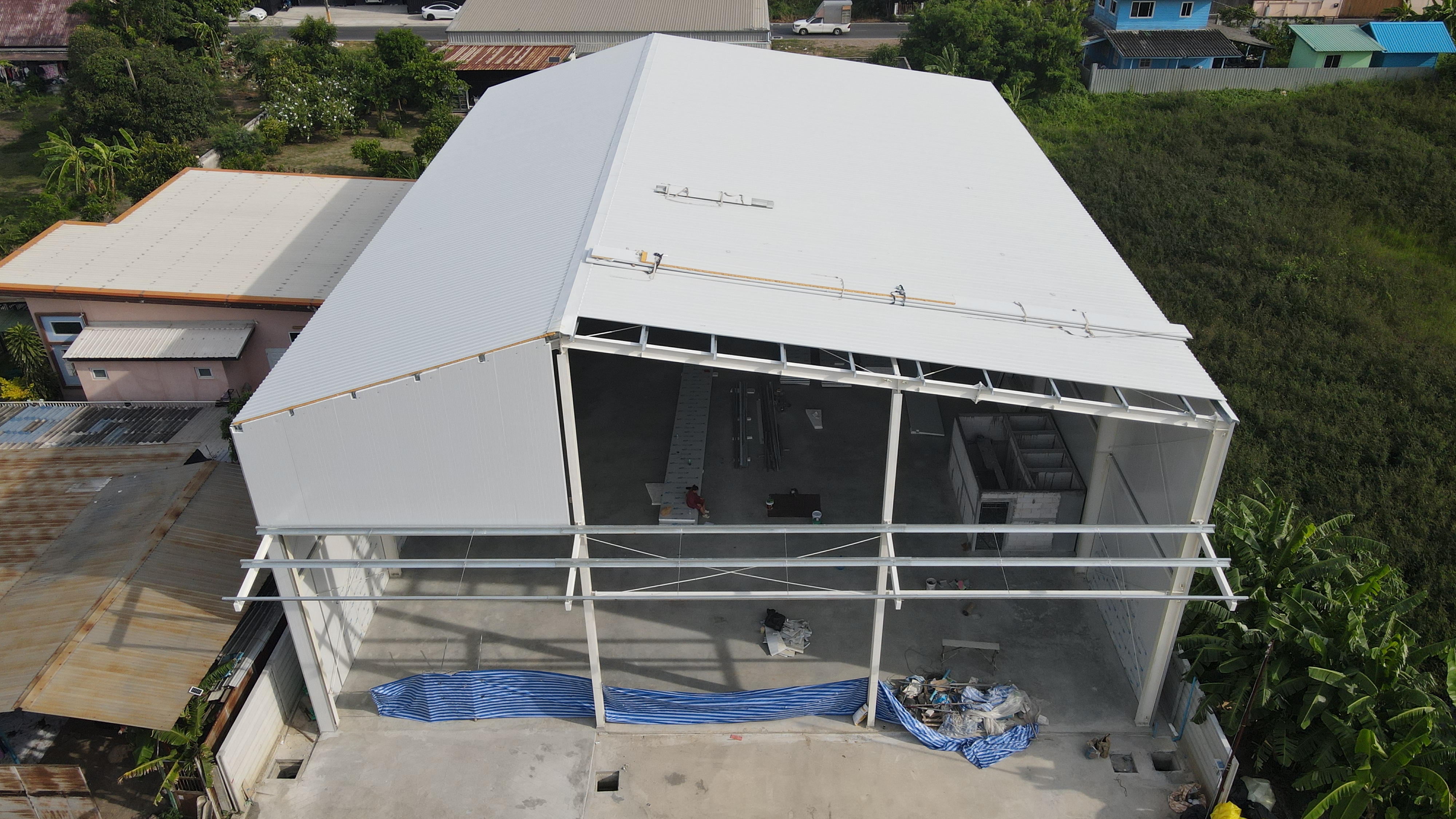 มุมสูงแสดงโซนผลิตและโกดัง