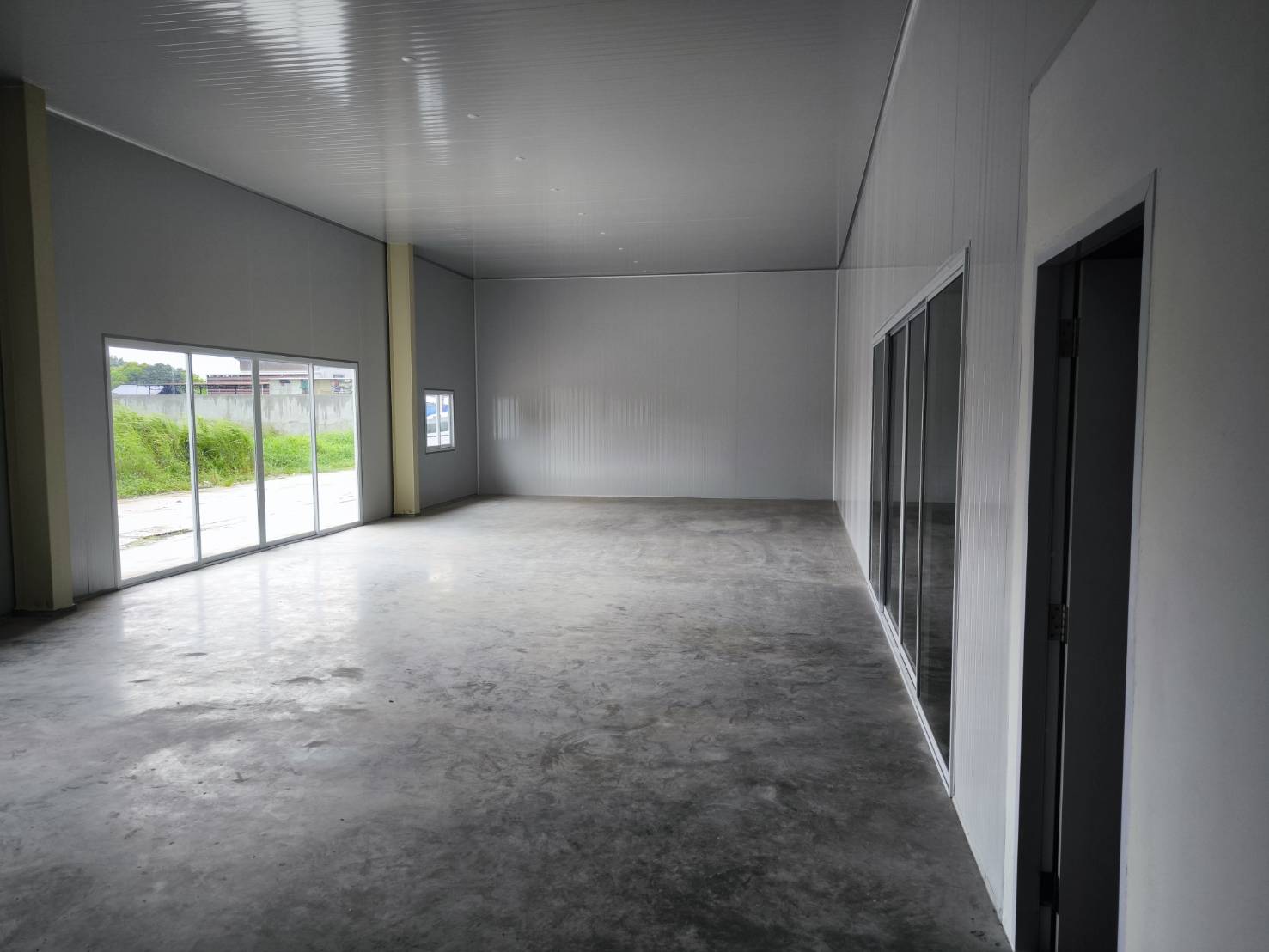 ภาพรวมโรงงานและพื้นที่รอบอาคาร