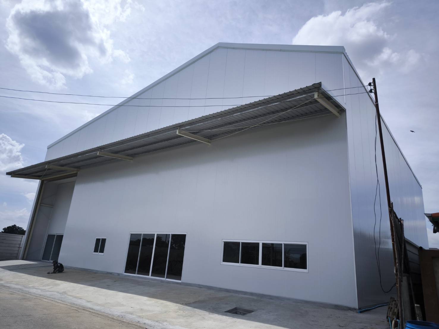 ด้านหน้าโรงงานผลิตอาหารเสริม